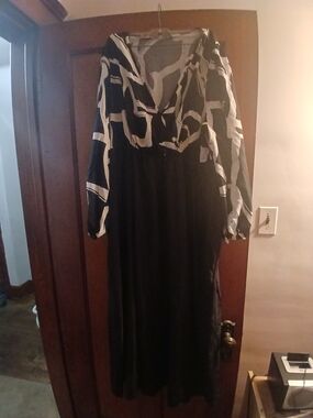 SHEIN Black Maxi Dress with White Graphic V-Neck Bodice